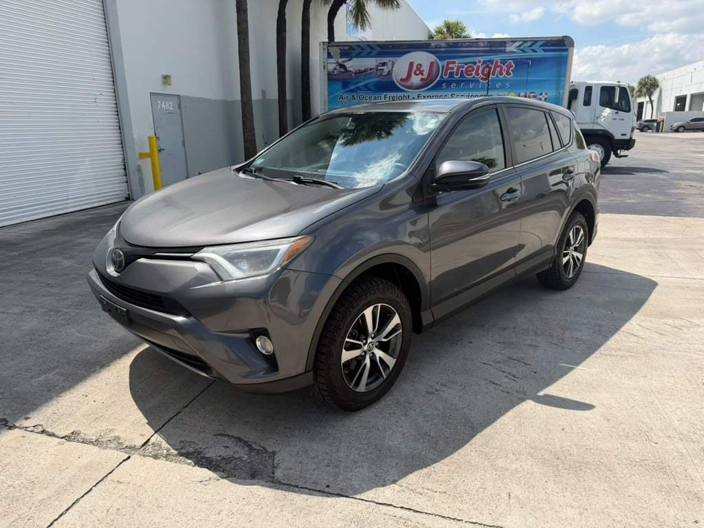 2018 Toyota RAV4 XLE Adventure/XLE — photo 1
